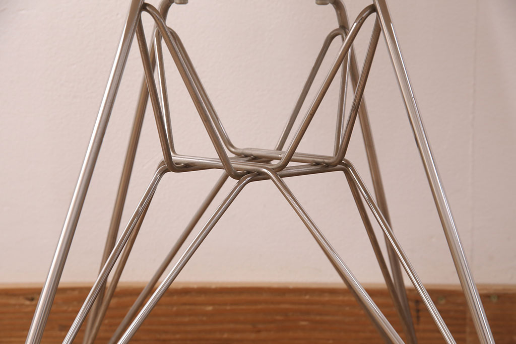 中古　Hermanmiller(ハーマンミラー社)　イームズ　ワイヤーベース　スタイリッシュなデザインが魅力!おしゃれなインテリアとして活躍するシェルチェア(サイドチェア、椅子)(R-051248)