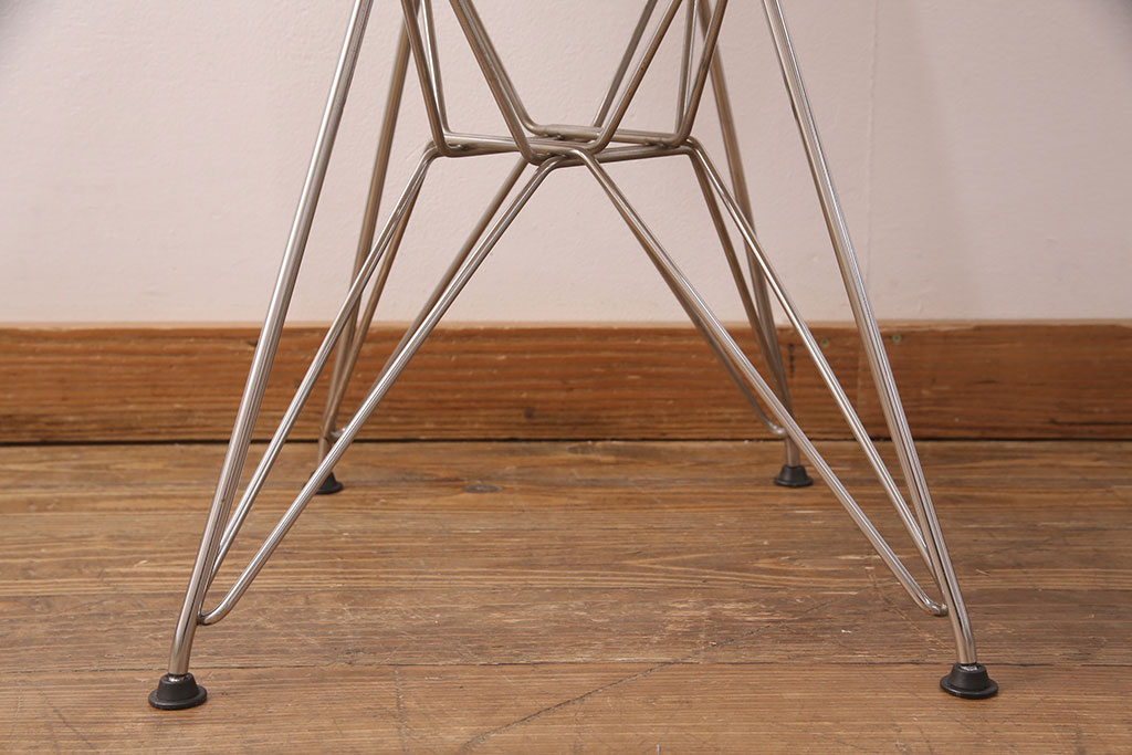 中古　Hermanmiller(ハーマンミラー社)　イームズ　ワイヤーベース　スタイリッシュなデザインが魅力!おしゃれなインテリアとして活躍するシェルチェア(サイドチェア、椅子)(R-051248)