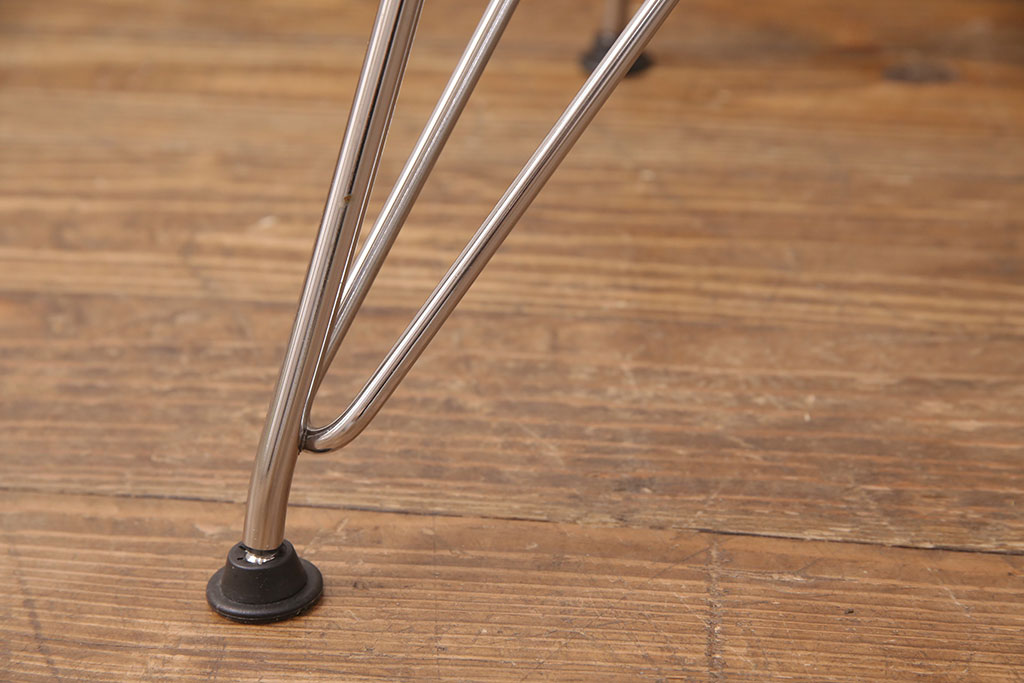 中古　Hermanmiller(ハーマンミラー社)　イームズ　ワイヤーベース　スタイリッシュなデザインが魅力!おしゃれなインテリアとして活躍するシェルチェア(サイドチェア、椅子)(R-051248)
