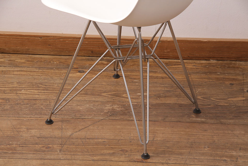 中古　Hermanmiller(ハーマンミラー社)　イームズ　ワイヤーベース　スタイリッシュなデザインが魅力!おしゃれなインテリアとして活躍するシェルチェア(サイドチェア、椅子)(R-051248)