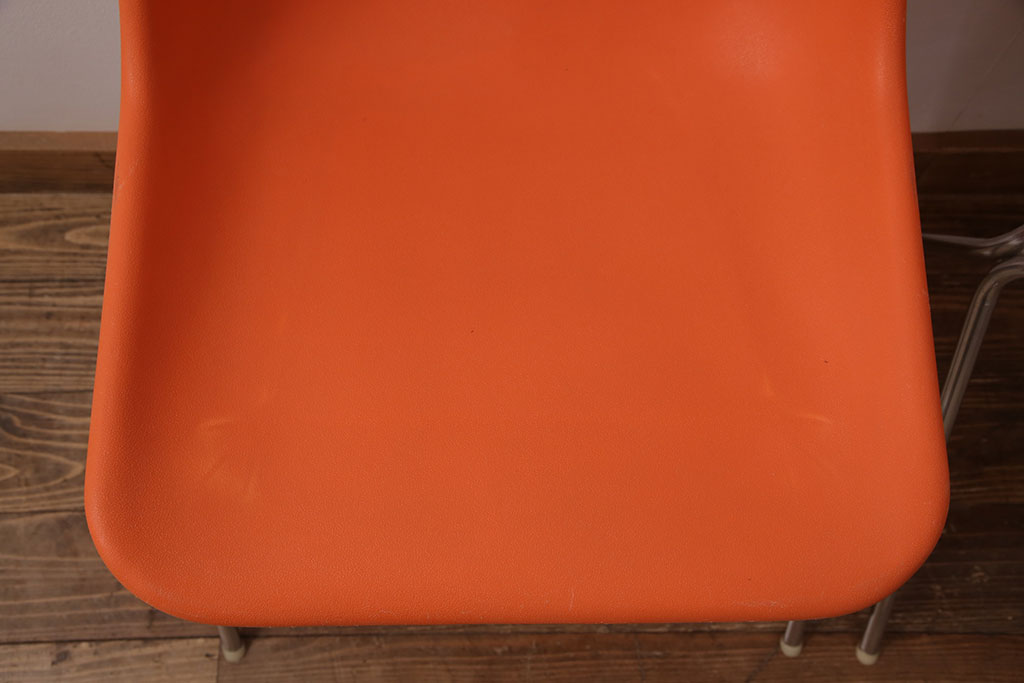 ヴィンテージ家具　北欧ビンテージ　スウェーデン　OVERMAN社製　鮮やかなオレンジカラーが空間のアクセントになるポリプロップスチェア2脚セット(スタッキングチェア、会議用チェア、オフィスチェア、ビンテージ)(R-051249)
