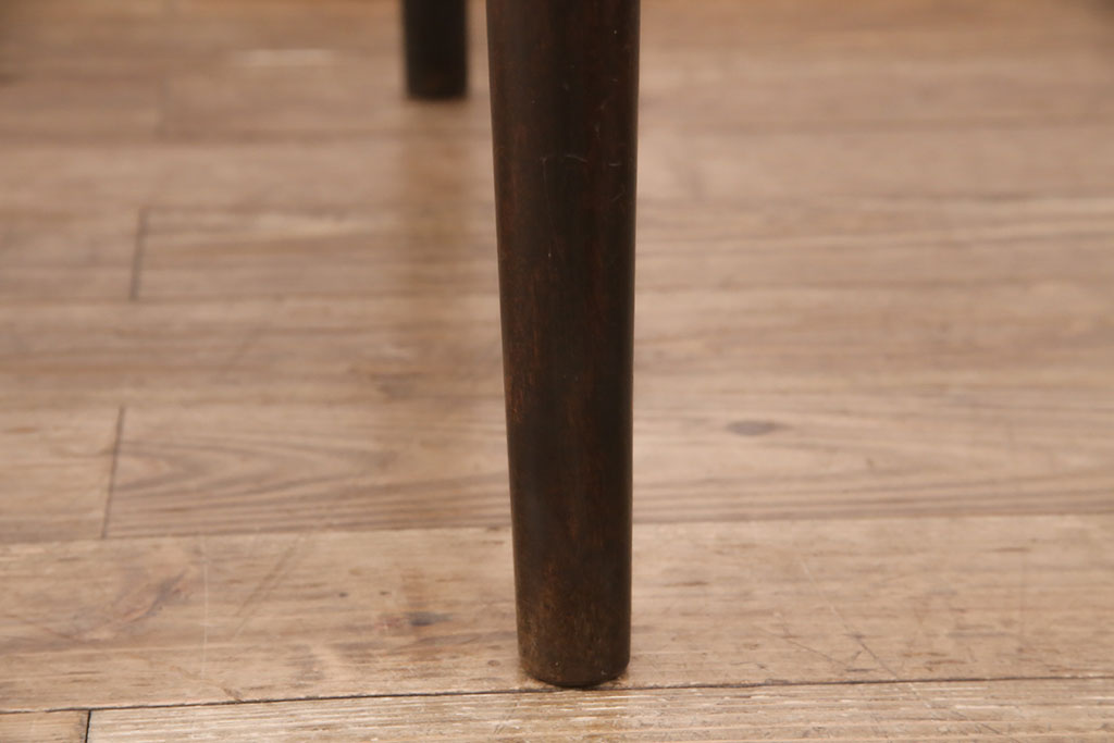 ヴィンテージ家具　松本民芸家具　深みのある色合いとシンプルなデザインがモダンな空間を演出するダイニングテーブル(2人掛け、作業台、ビンテージ)(R-051263)