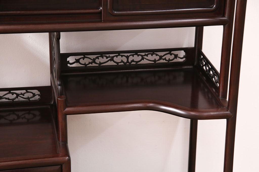 中古　美品　国産指物家具　漆塗りが美しい総シタン材製の飾り棚(茶棚、収納棚、戸棚)(R-051275)