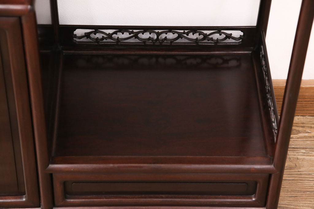 中古　美品　国産指物家具　漆塗りが美しい総シタン材製の飾り棚(茶棚、収納棚、戸棚)(R-051275)