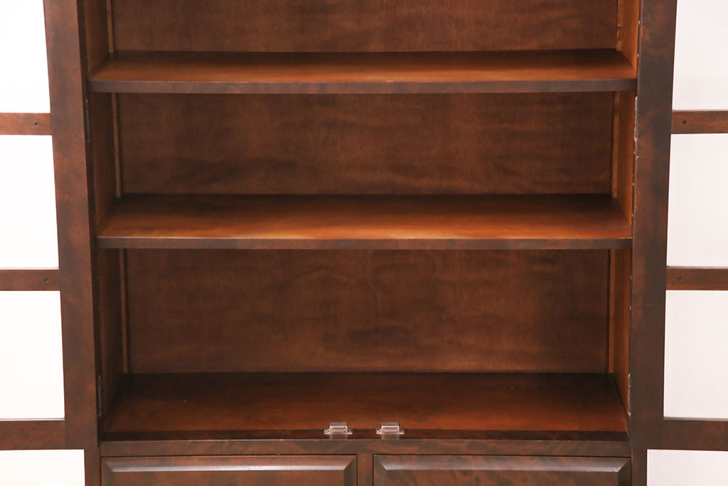 中古　北海道民芸家具　上質なつくりとクラシカルな佇まいが素敵な本箱(ブックケース、収納棚、サイドキャビネット、飾り棚)(R-051276)