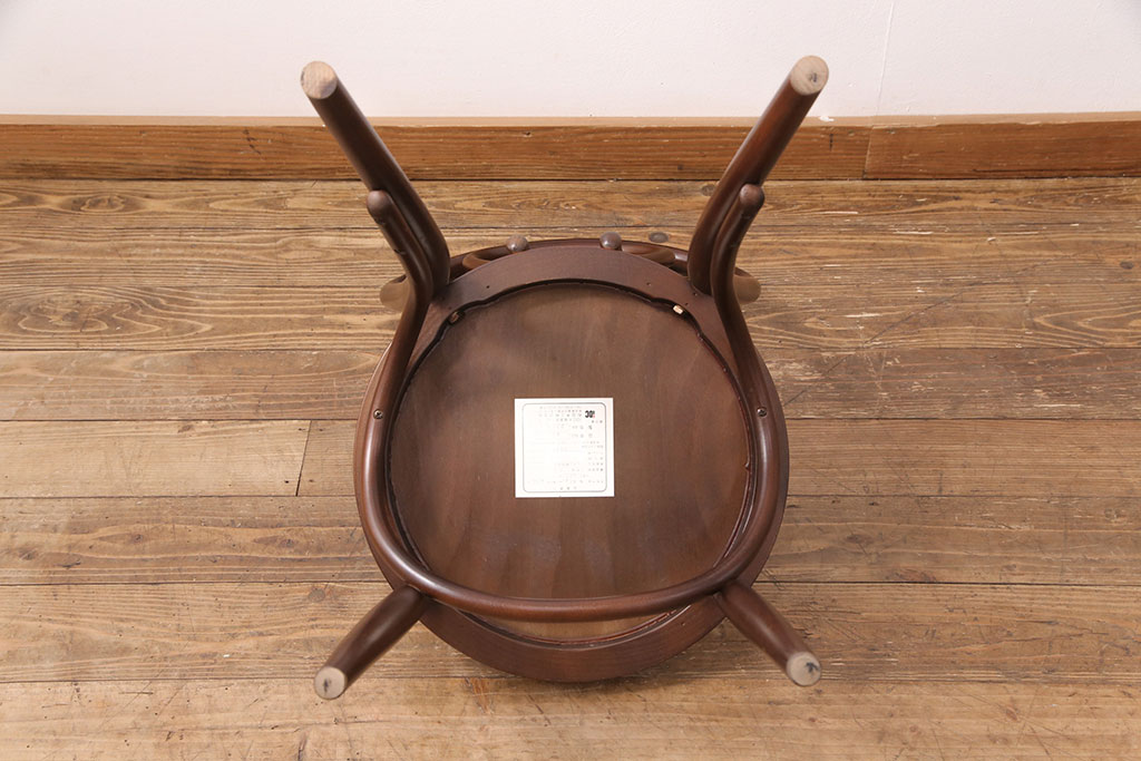 中古　美品　IDC大塚家具取扱い　秋田木工 お洒落な空間づくりに活躍するベントウッドチェア(バルーンバック、ダイニングチェア、イス)(R-051287)