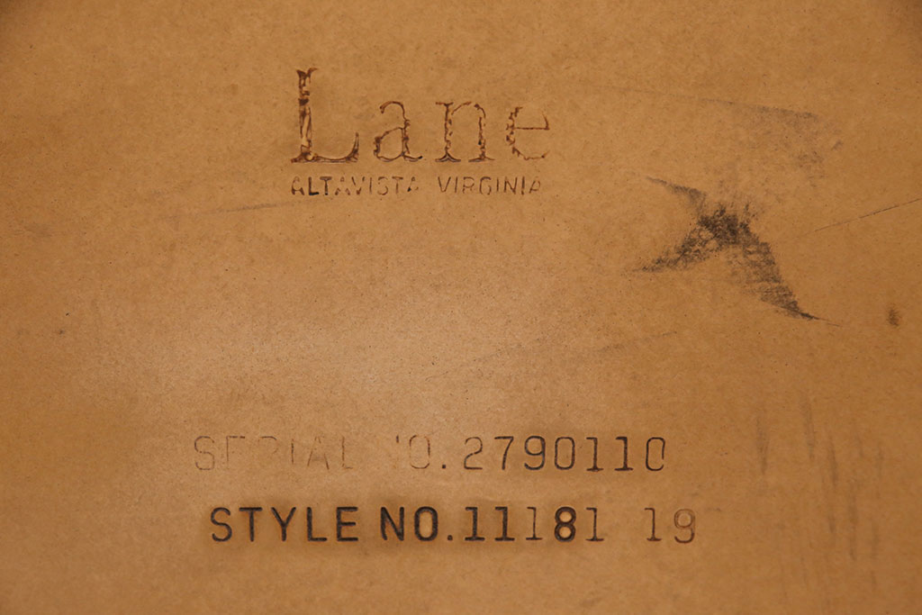 中古　アメリカ家具　LANE(レーン)　個性的なデザインが魅力的なセンターテーブル(リビングテーブル、コーヒーテーブル)(R-051301)