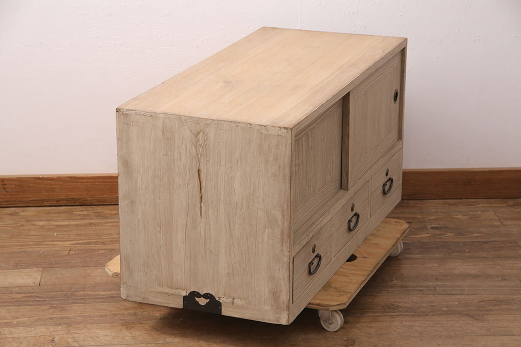 アンティーク家具　昭和初期　明るい色味で上品な雰囲気を醸しだす桐箪笥ローボード(リビングボード、収納棚、テレビ台、テレビボード、桐たんす)(R-051340)