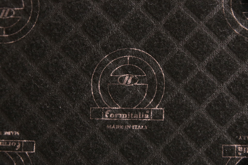 中古　GUCCI(グッチ)　Formitalia(フォルミタリア)　希少品!エレガントな雰囲気を醸し出す本革製のオットマン(1人掛けソファ、椅子、スツール)(定価約44万円)(R-051366)