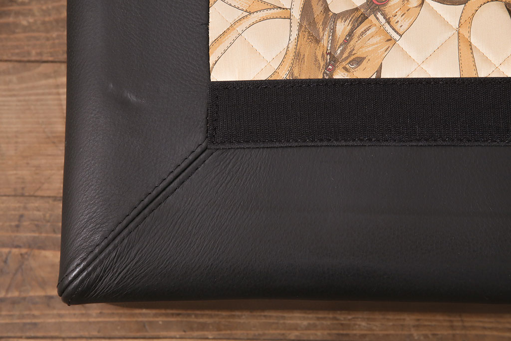 中古　GUCCI(グッチ)　Formitalia(フォルミタリア)　希少品!エレガントな雰囲気を醸し出す本革製のオットマン(1人掛けソファ、椅子、スツール)(定価約44万円)(R-051366)