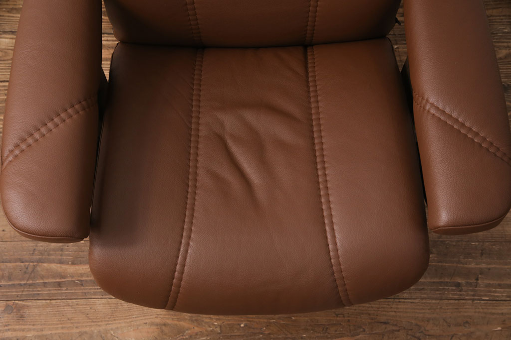 中古　展示美品　2019年製　本革　EKORNES(エコーネス)　コンサルシリーズ　Sサイズ　オットマン付きストレスレスチェア(リクライニングチェア、一人掛けソファ、アームチェア)(定価約22万円)(R-051383)