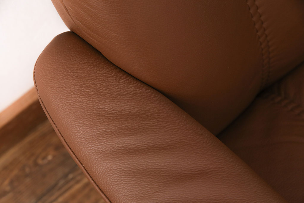 中古　展示美品　2019年製　本革　EKORNES(エコーネス)　コンサルシリーズ　Mサイズ　オットマン付きストレスレスチェア(リクライニングチェア、一人掛けソファ、アームチェア)(定価約23万円)(R-051384)