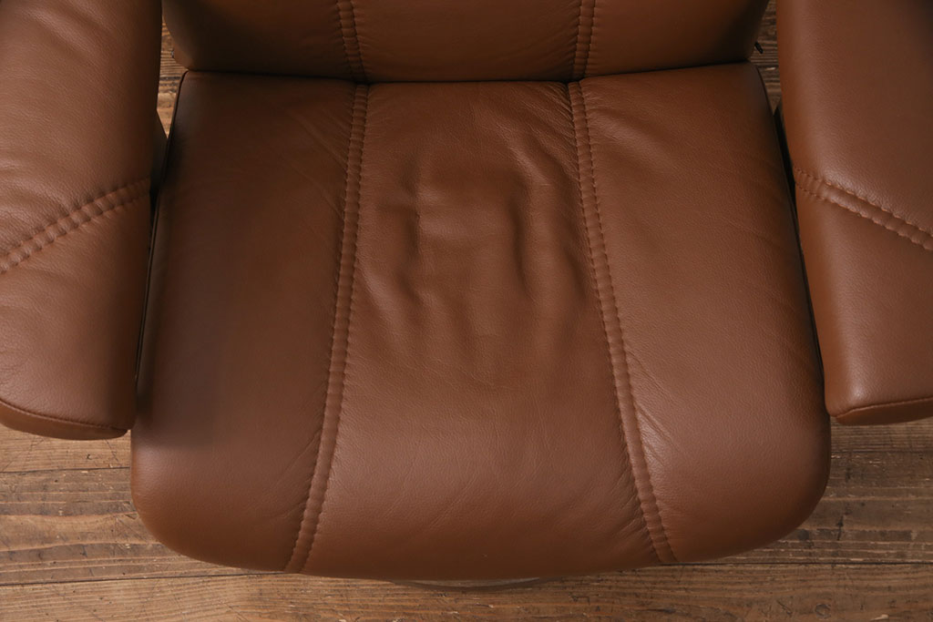 中古　展示美品　2019年製　本革　EKORNES(エコーネス)　コンサルシリーズ　Mサイズ　オットマン付きストレスレスチェア(リクライニングチェア、一人掛けソファ、アームチェア)(定価約23万円)(R-051384)