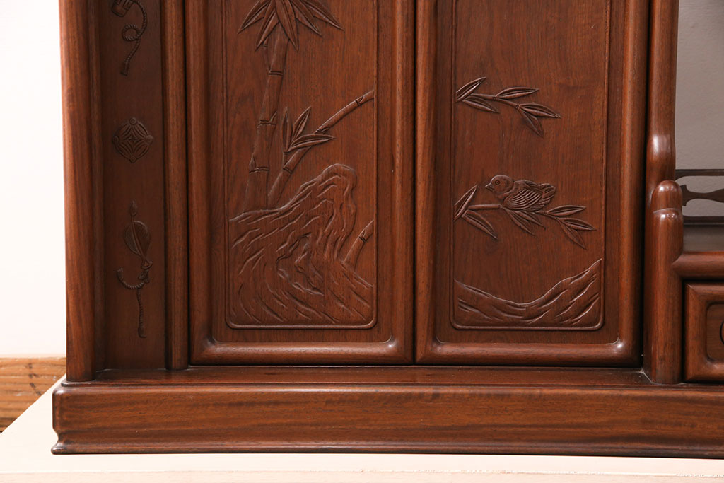 中古　美品　伝統工芸家具　中澤唐木製　漆塗りが上品な雰囲気を漂わせるカリン材製の飾り棚(茶棚、収納棚、花梨材)(R-051408)