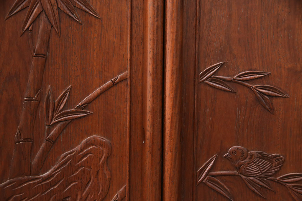 中古　美品　伝統工芸家具　中澤唐木製　漆塗りが上品な雰囲気を漂わせるカリン材製の飾り棚(茶棚、収納棚、花梨材)(R-051408)