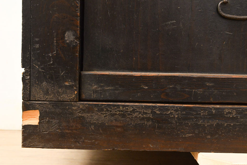 和製アンティーク　江戸期　希少品!とろとろの味わいが魅力的な一本物の階段箪笥(時代箪笥、収納箪笥、和タンス)(R-051410)