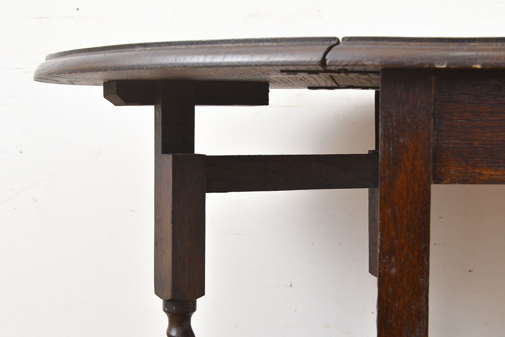 イギリスアンティーク　オーク材　ツイストレッグがクラシカルな雰囲気を高めるバタフライテーブル(エクステンションテーブル、ダイニングテーブル)(R-051454)