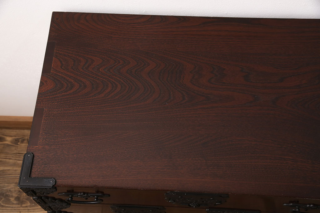中古　美品　国産　手造り　ケヤキ・桐　上質な和の空間づくりにおすすめの民芸箪笥(収納箪笥、小タンス、リビングボード)(R-051470)