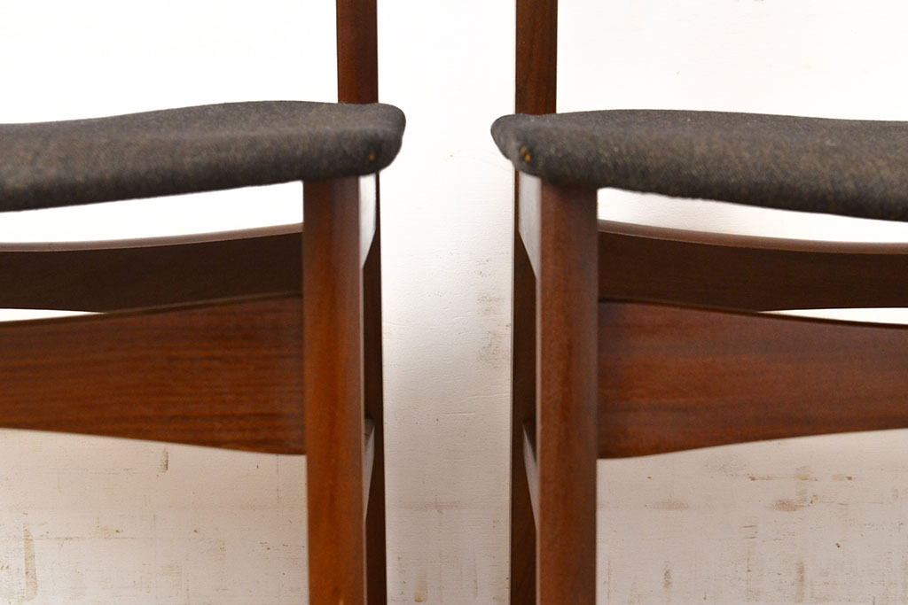 北欧ヴィンテージ　チーク材　メンズライクなお部屋にも合う、シャープなデザインが格好良いダイニングチェア2脚セット(椅子、イス、ビンテージ)(R-051509)