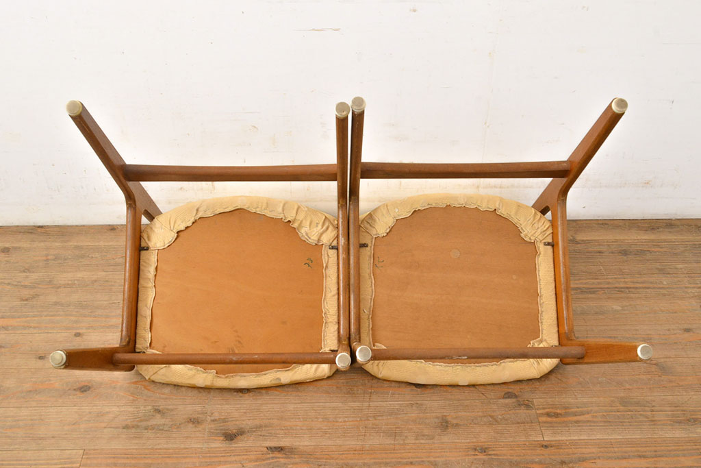 イギリスヴィンテージ　チーク材　すっきりとしたデザインが取り入れやすいダイニングチェア2脚セット(椅子、イス、ビンテージ)(R-051510)