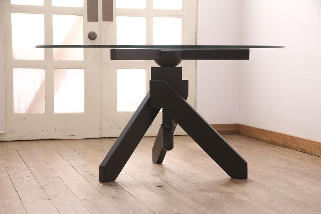 中古　極美品　2019年製　Cassina(カッシーナ)取り扱い　VIDUN(ヴィドゥン)　支柱を回して高さが調節できるガラステーブル(ダイニングテーブル、2人掛け、4人掛け)(R-051535)