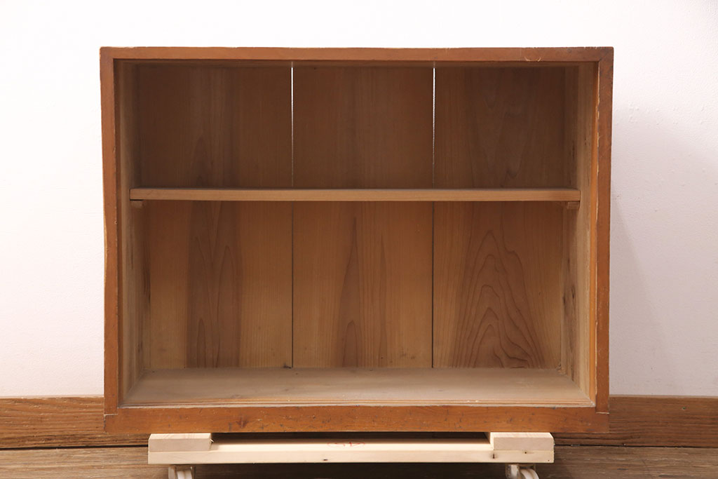 和製アンティーク　ヒノキ材　様々な使い方ができる、シンプルなつくりの戸棚(キャビネット、収納棚、下駄箱)(R-051551)