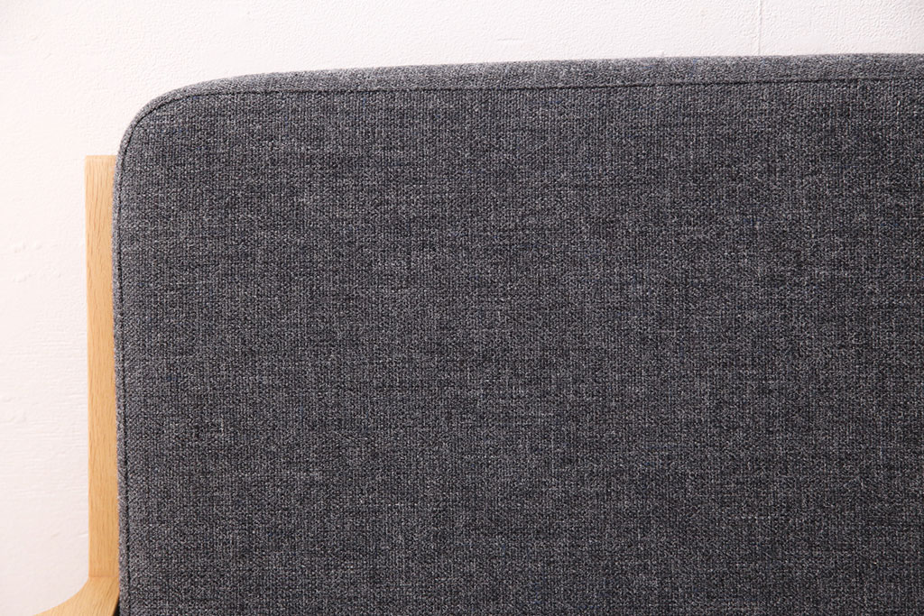 中古　極美品　ナラ材　karf(カーフ) standard label(スタンダードレーベル)　TOLIME(トリム)　温かい雰囲気が魅力的な1人掛けソファ(アームチェア、椅子)(定価約9万円)(R-051561)