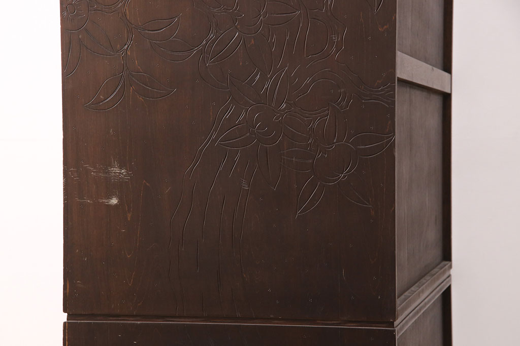 中古　伝統工芸　軽井沢彫り　図柄が珍しい!!　彫刻の意匠が華やかなワードローブ(洋服タンス)(R-051568)