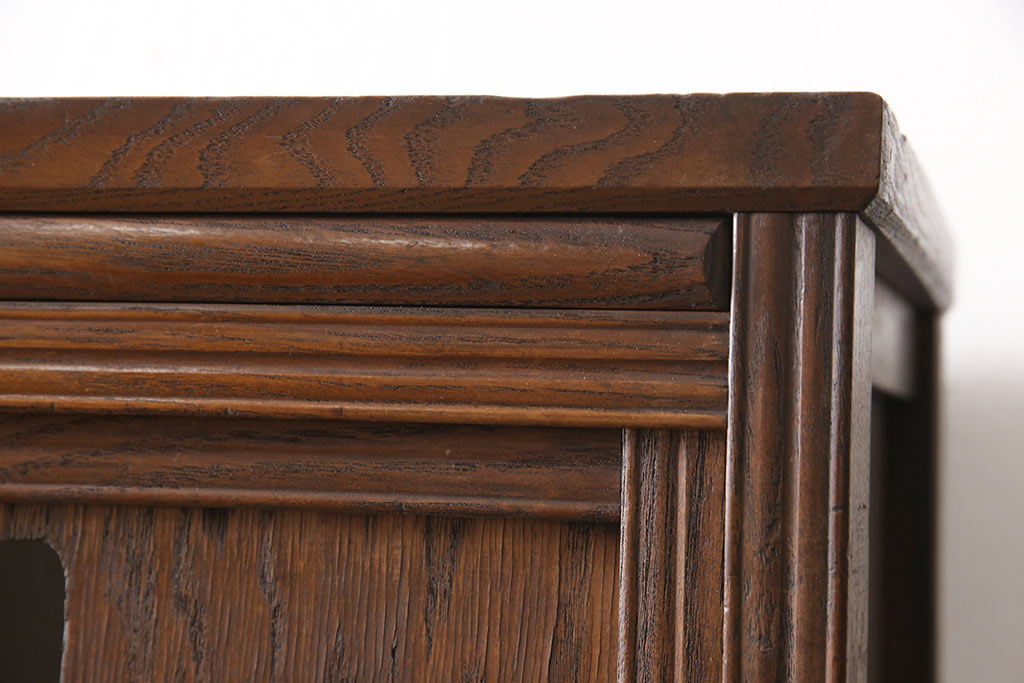 和製アンティーク　桑材　情緒あふれる透かし彫りが目を惹く、凝った作りの二段重ね収納棚(食器棚、キャビネット、水屋箪笥)(R-051592)