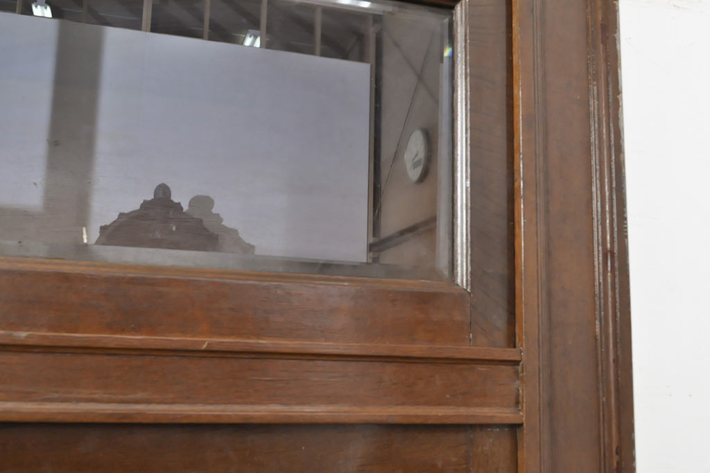 アンティーク家具　ナラ材　古い洋館で使われていた上品な雰囲気あふれる収納棚(食器棚、本箱、ブックケース、店舗什器、陳列棚)(R-051599)