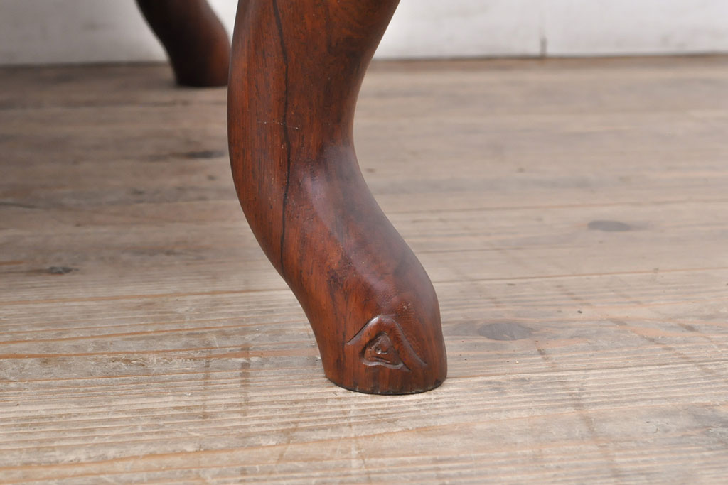 中古美品　高級唐木家具　カリン材　細やかな彫りの意匠が魅力的なアームチェア(板座チェア、椅子、花梨材)(定価約42万円)(R-051608)