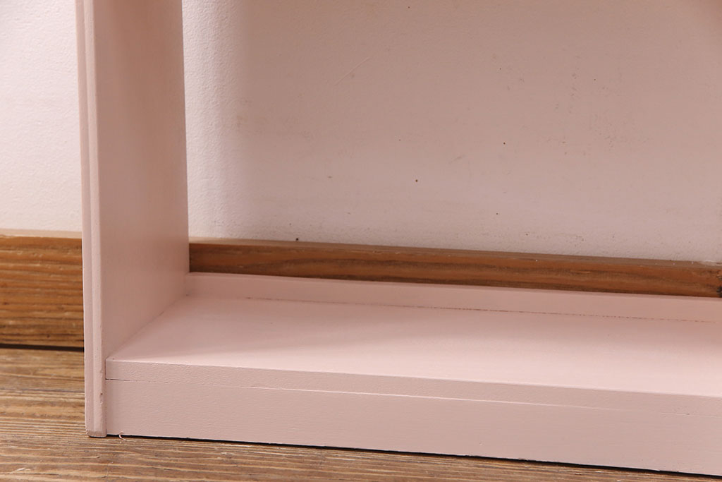 和製アンティーク　ペイント家具　桜色のペイントカラーが可愛らしい、卓上でも使える飾り棚(収納棚、陳列棚、ラック、本棚、店舗什器)(R-051631)