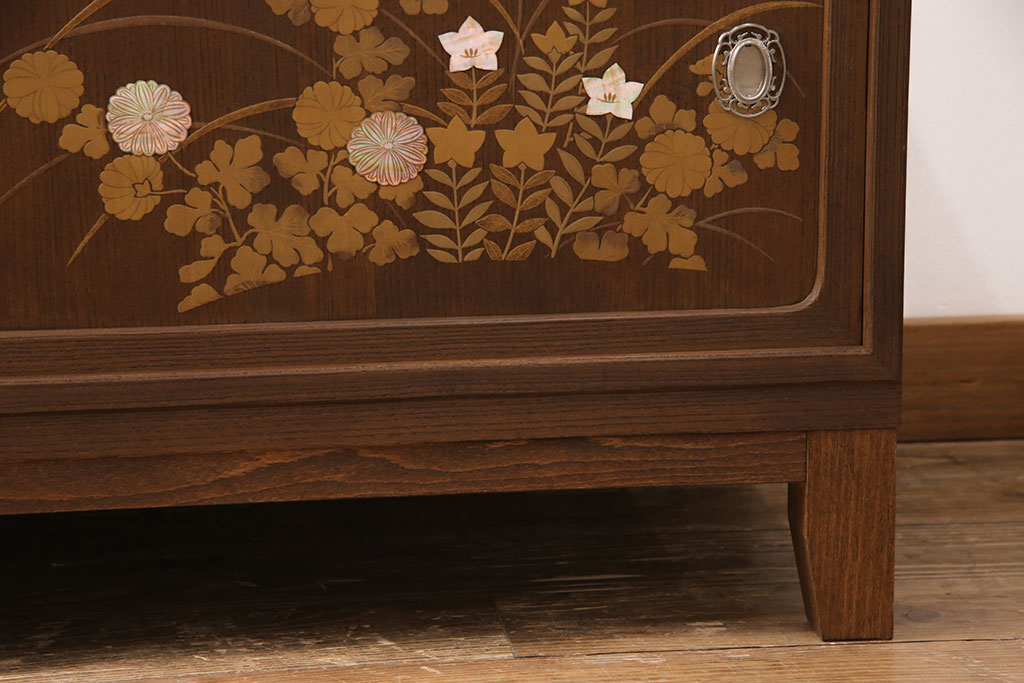 中古　極上美品　脚付きリメイク　金蒔絵と螺鈿が素晴らしい!落ち着いた佇まいが魅力のローボード(テレビ台、テレビボード、収納棚、リビングボード)(R-051726)