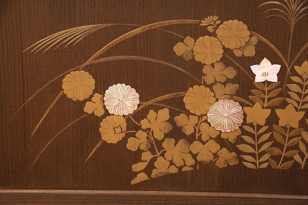 中古　極上美品　脚付きリメイク　金蒔絵と螺鈿が素晴らしい!落ち着いた佇まいが魅力のローボード(テレビ台、テレビボード、収納棚、リビングボード)(R-051726)