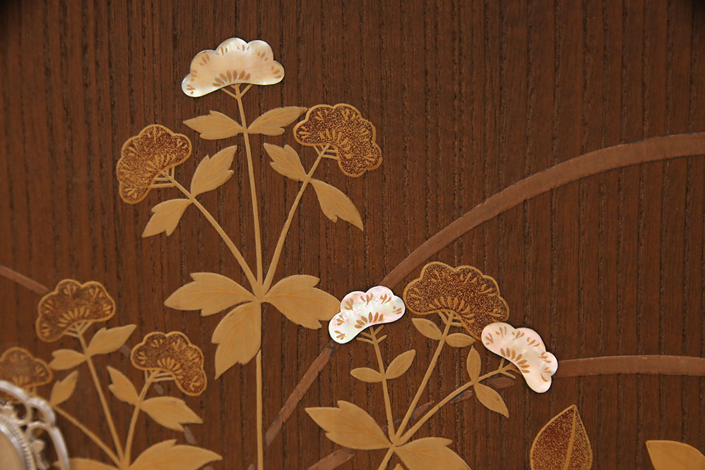 中古　極上美品　脚付きリメイク　金蒔絵と螺鈿が素晴らしい!落ち着いた佇まいが魅力のローボード(テレビ台、テレビボード、収納棚、リビングボード)(R-051726)