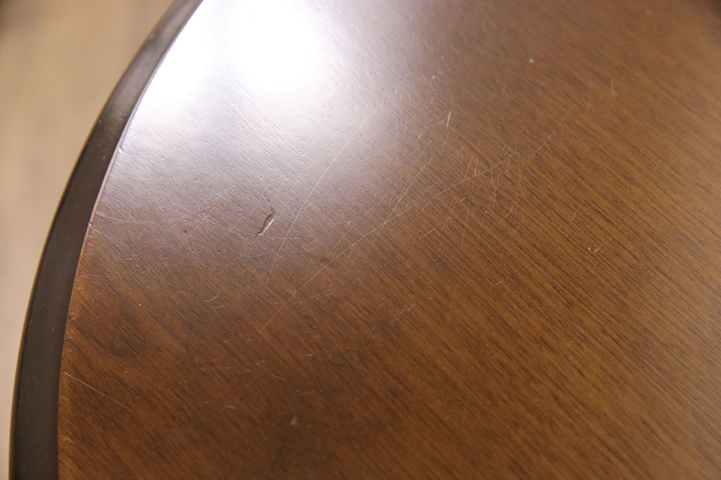 和製ヴィンテージ　飛騨産業　キツツキ　丸い天板のサイドテーブル(飾り台、花台)(R-051749)