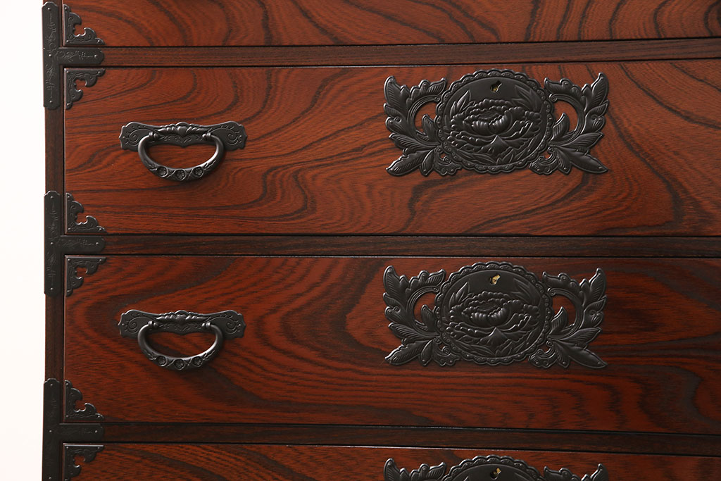 中古　美品　欅産業製　ケヤキの杢目と拭き漆塗りの艶が見事な仙台箪笥(チェスト、引き出し、和タンス)(R-051751)