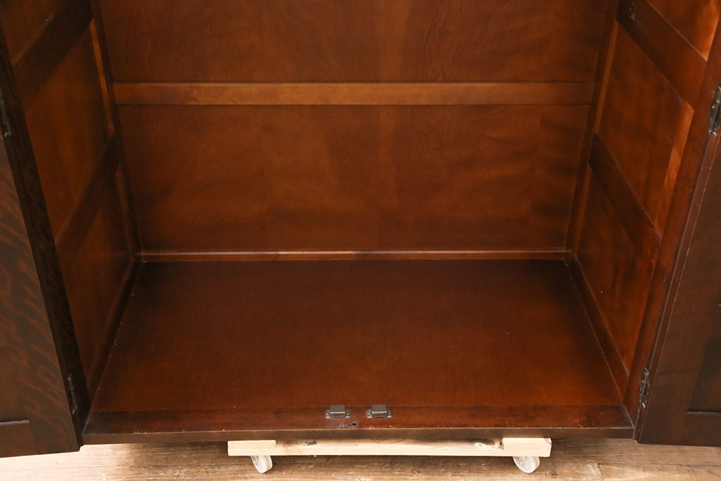 中古　北海道民芸家具　ワードローブをリメイク!取り入れやすいサイズに生まれ変わる収納棚(本箱、下駄箱、ブックケース、本箱、キャビネット)(R-051752)