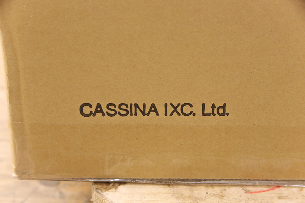 新品　未使用　Cassina(カッシーナ)　ixc. EDITION(イクスシー・エディション)　GRAB large(グラブラージ)　FX黒革　スタイリッシュかつ重厚なデザインが魅力の一人掛けソファ(アームソファ、1P)(定価約58万円)(R-051764)