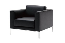 新品　未使用　Cassina(カッシーナ)　ixc. EDITION(イクスシー・エディション)　GRAB large(グラブラージ)　FX黒革　スタイリッシュかつ重厚なデザインが魅力の一人掛けソファ(アームソファ、1P)(定価約58万円)(R-051764)