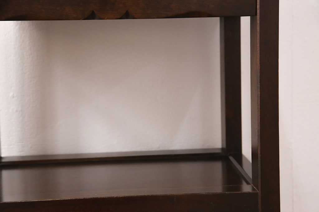 中古　北海道民芸家具　シックなお部屋にも似合う電話台(サイドテーブル、ナイトテーブル、花台、収納棚)(R-051798)