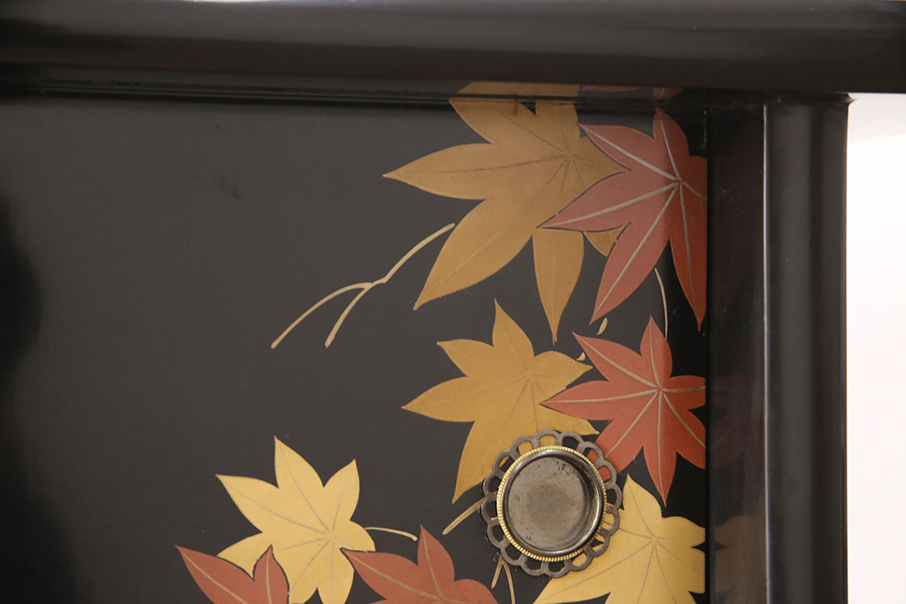 中古　美品　輪島塗り　雅やかな佇まいが上質な雰囲気を漂わせる飾り棚(茶棚、収納棚、戸棚)(R-051840)