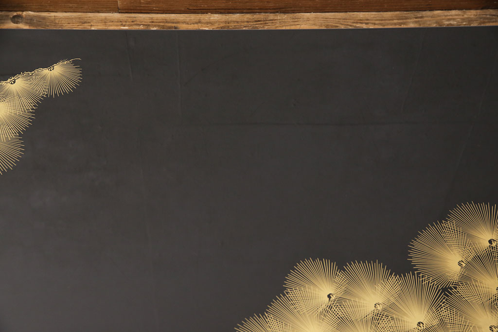 中古　美品　輪島塗り　清峰刻　沈金　松の木が見事に表現された総漆塗り座卓(ローテーブル)(R-051842)