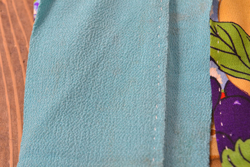 アンティーク着物　フルーツ柄錦紗縮緬　刺繍打掛(正絹、古布)(R-051873)
