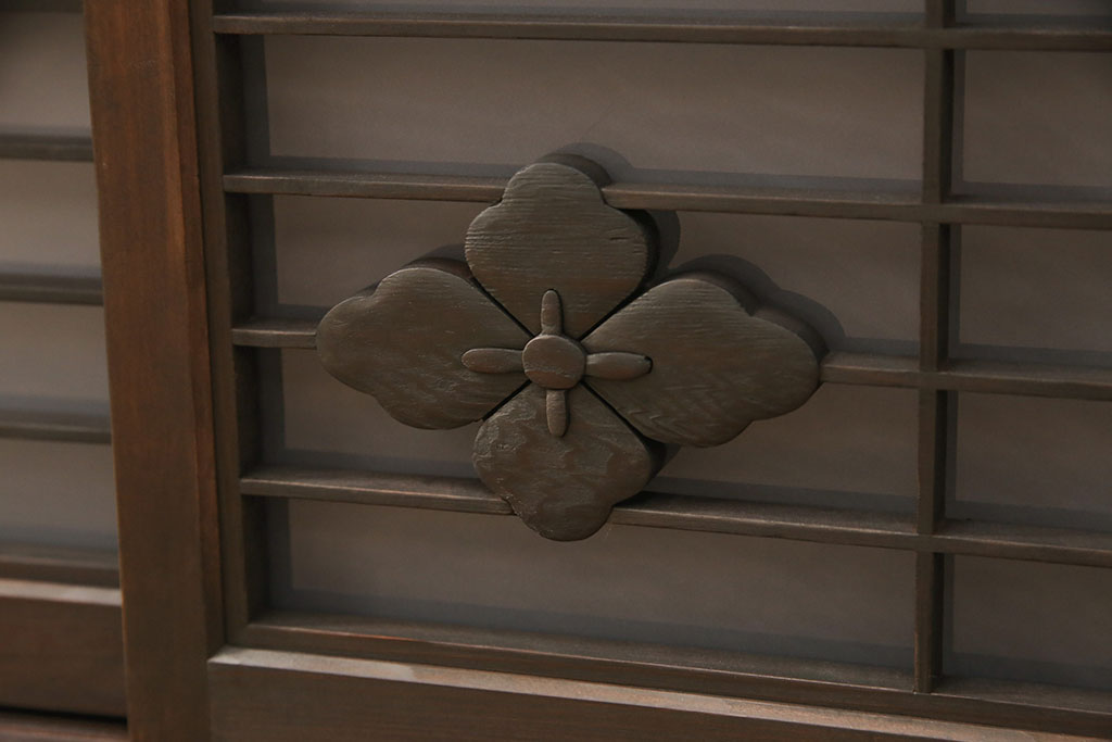 ラフジュ工房オリジナル　古建具リメイク　格子の彫刻が可愛らしい、上品な雰囲気を醸しだすテレビ台(テレビボード、ローボード、リビングボード、収納棚、戸棚)(R-051890)