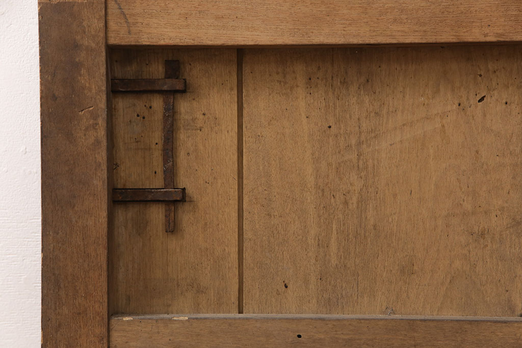 アンティーク建具　総ケヤキ材　経年により渋さを増した佇まいが魅力的な蔵戸(玄関戸、玄関ドア、引き戸)(R-051939)