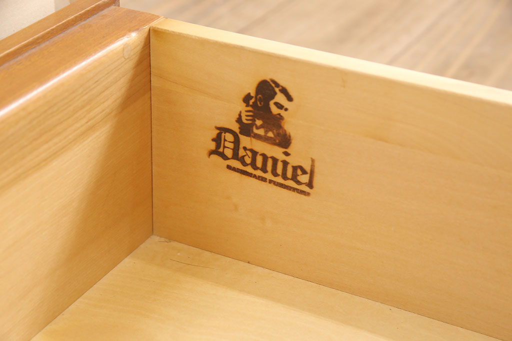 中古　美品　横浜ダニエル(daniel)　温かみのある色合いが魅力的なチェスト(定価約80万円)(引き出し、衣装箪笥、洋服タンス)(R-051960)