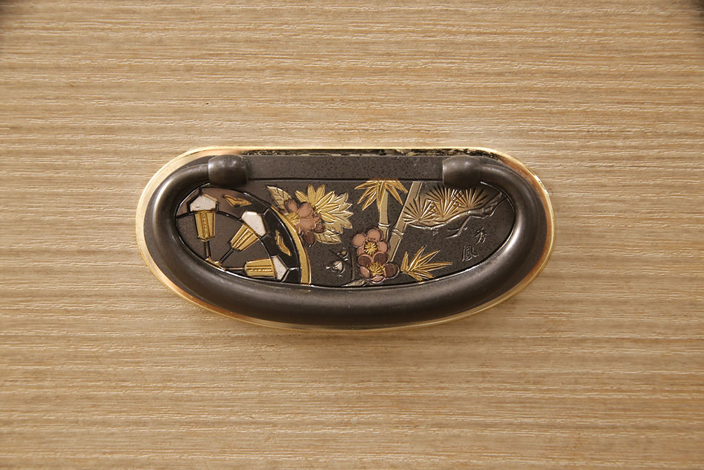 中古　美品　天板リメイク　伝統工芸士・東樹義明作　取り入れやすいサイズの加茂総桐箪笥・下段(胴厚、四方丸)(総桐たんす、衣装タンス、ローボード、ローチェスト)(R-052099)