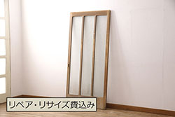 【セミオーダー家具実例】ガラス扉の高さをリサイズし、ガラスを気泡ガラスにリメイク。蝶番や取っ手、ラッチなどのパーツを取り付け、さらに猫用出入り口も追加しました。(ドア、建具)