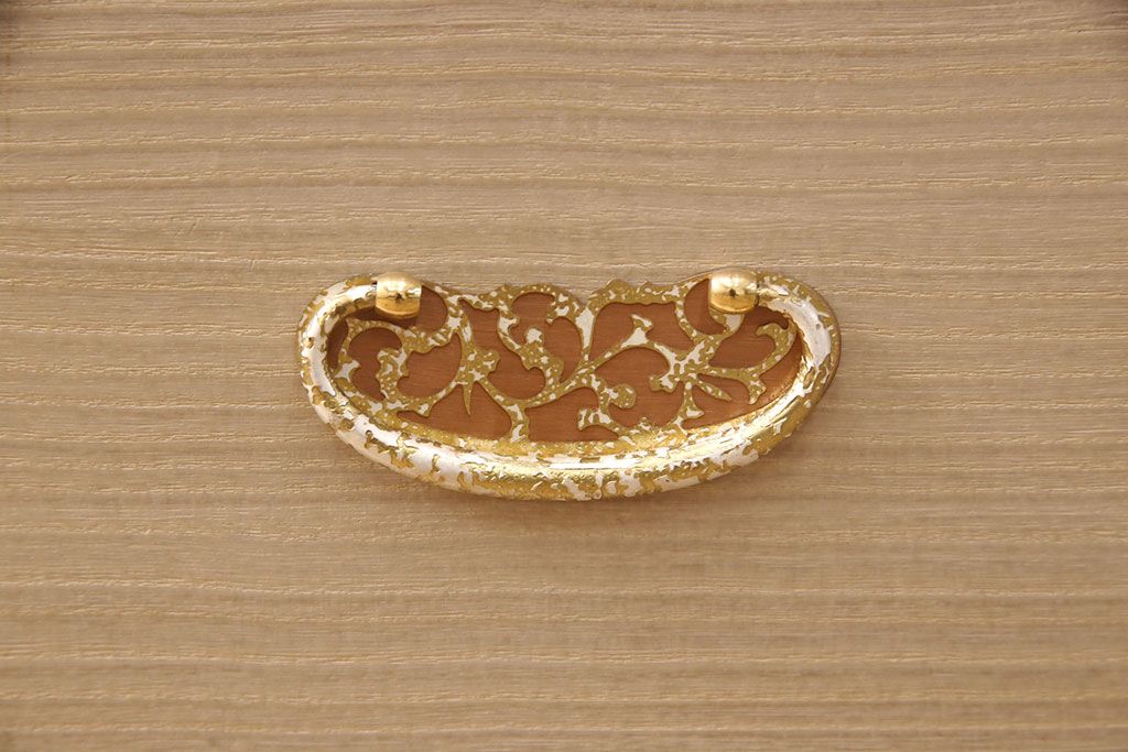中古　美品　伝統工芸士・中沢和夫作　かくし付き　繊細な金具が上品な雰囲気を高める小引き出し付き加茂総桐箪笥(胴丸、総桐たんす、ワードローブ、衣装箪笥、和タンス、洋服タンス)(定価約100万円)(R-052182)